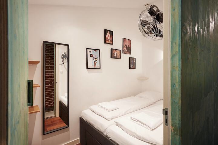 Room 26 of 137