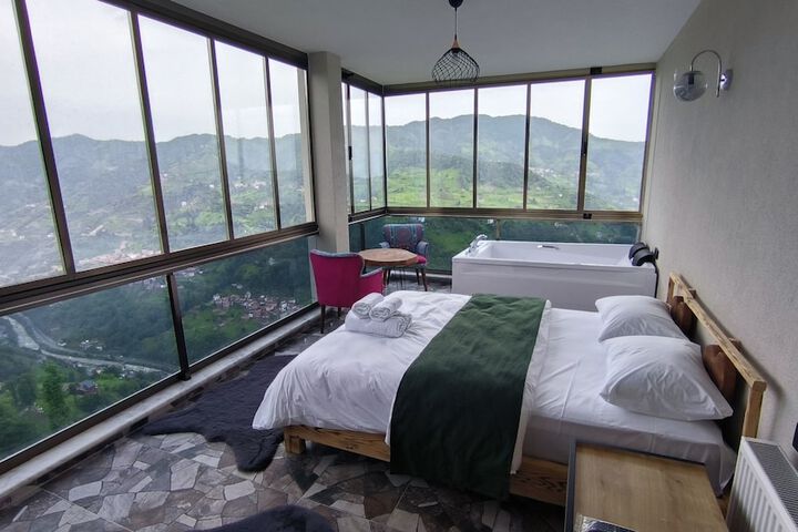 Room 8 of 16