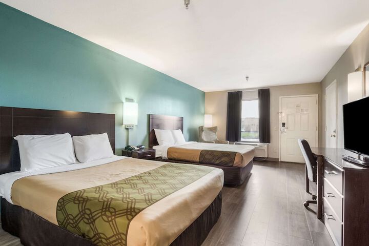 1 Queen Bed (8 of 8)
