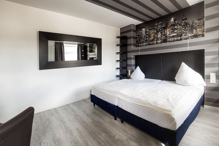 Room 32 of 72