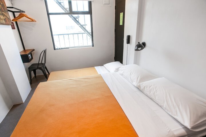Room 19 of 40