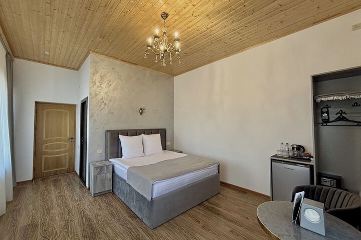 Room 5 of 49