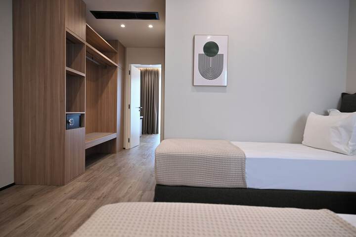 Room 4 of 72