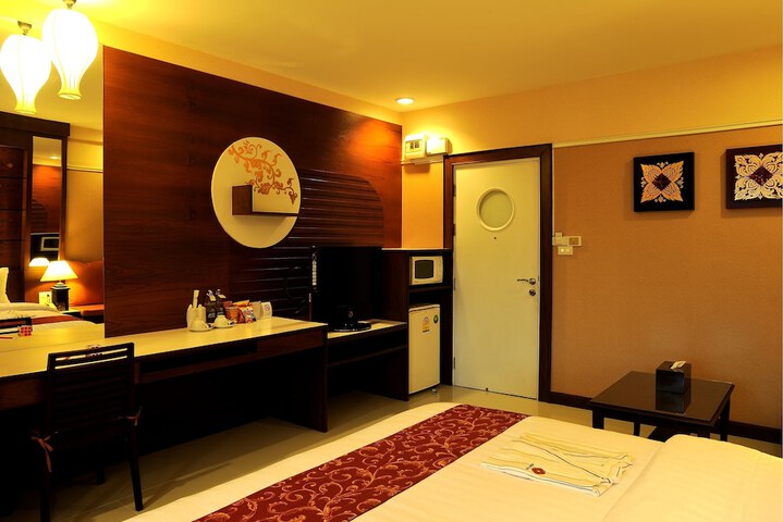 Room 18 of 106