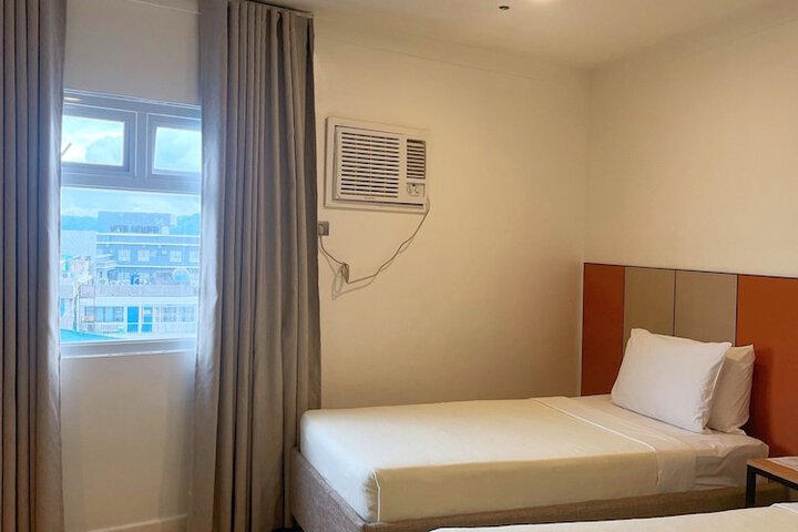 Room 9 of 21