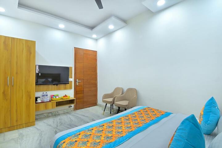 Room 2 of 9