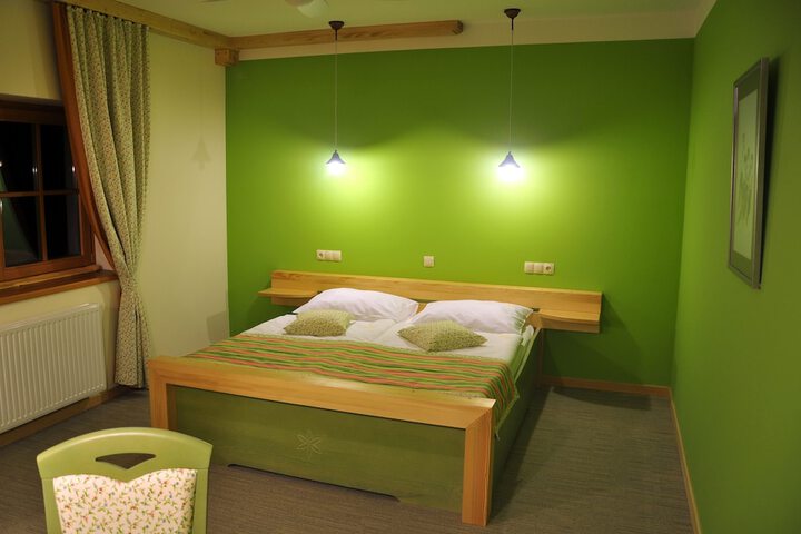 Room 2 of 27