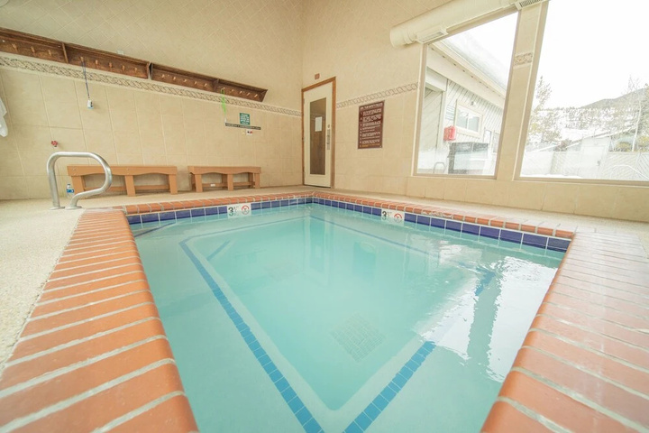 Pool 18 of 25
