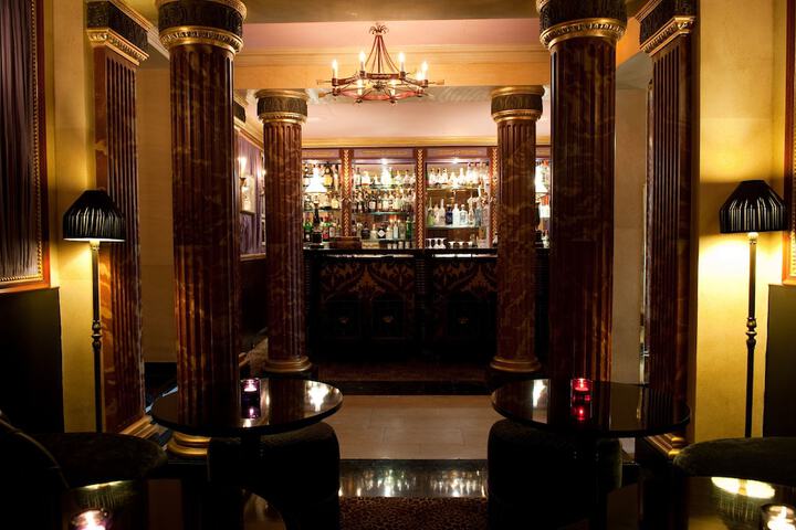Lounge 40 of 57