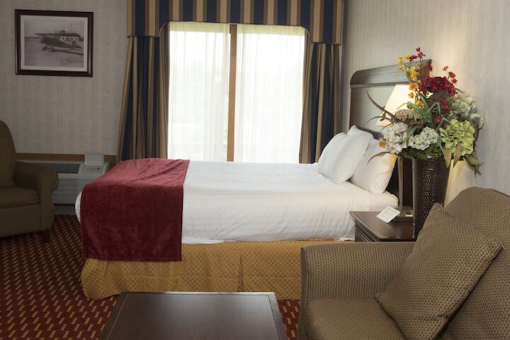 Single Queen Size Bed (1 of 6)