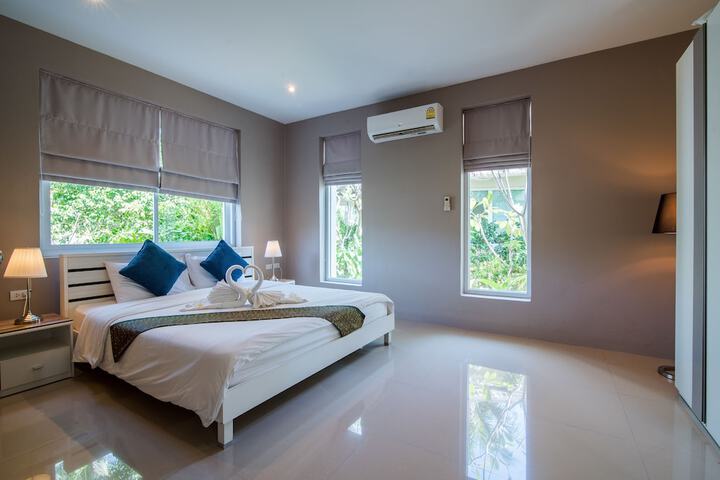 Room 5 of 164