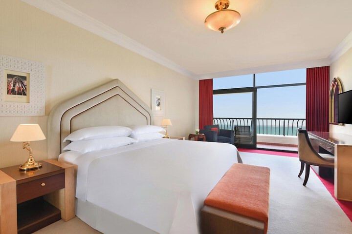 Room 25 of 220