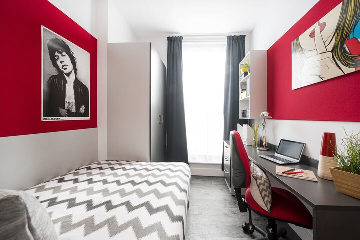 Room 9 of 17