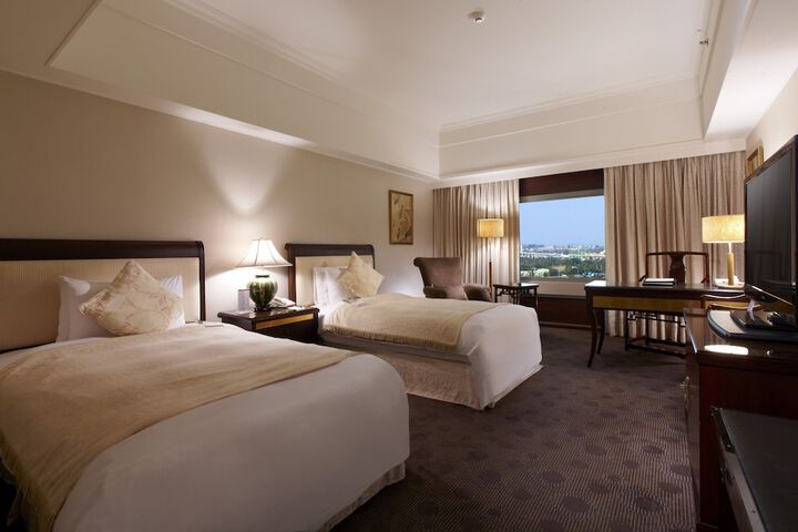 Room 10 of 40