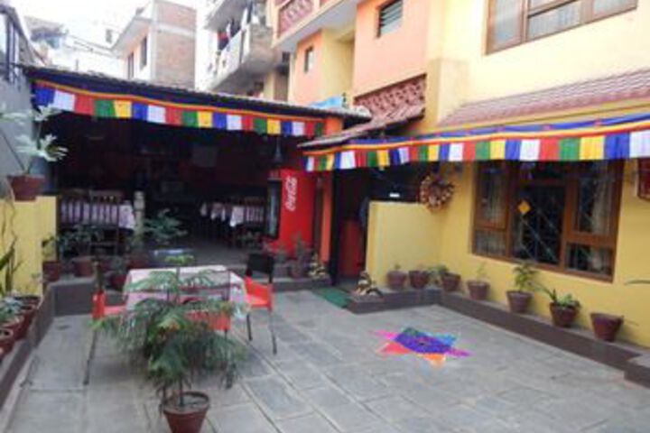 Hotel Exterior 8 of 33