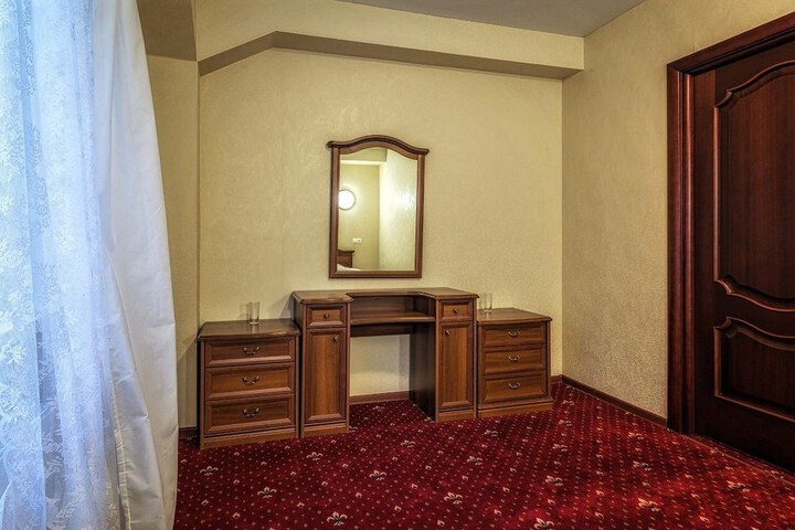 Room 28 of 57