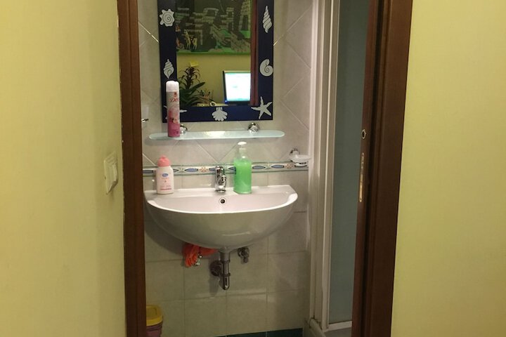 Room 14 of 25