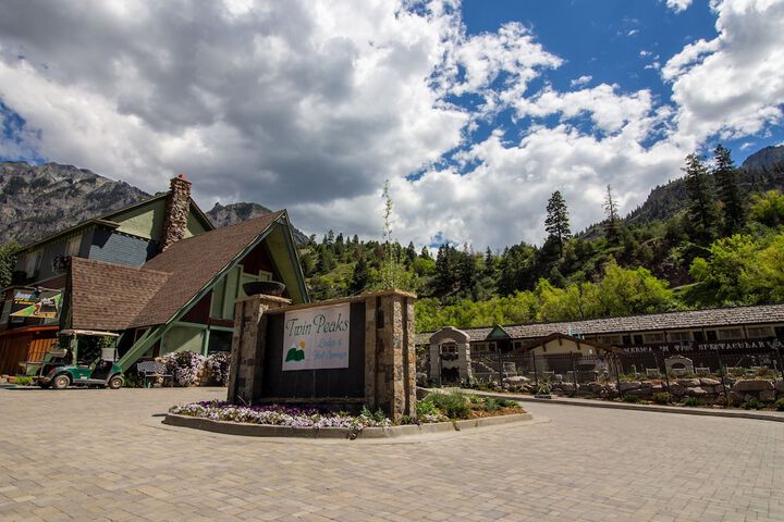 Twin Peaks Lodge &  Hot Springs in Ouray, CO