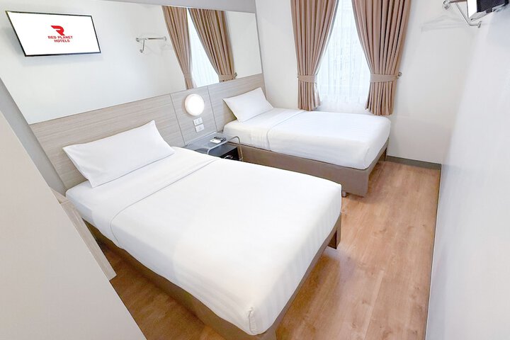 Room 11 of 27