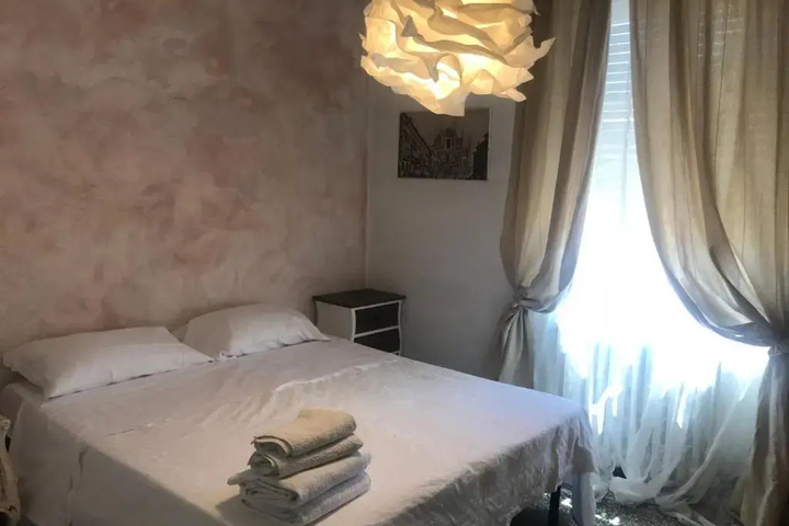 Room 6 of 10