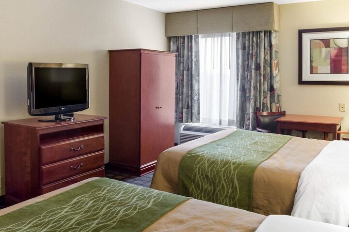 2 Queen Beds (2 of 5)