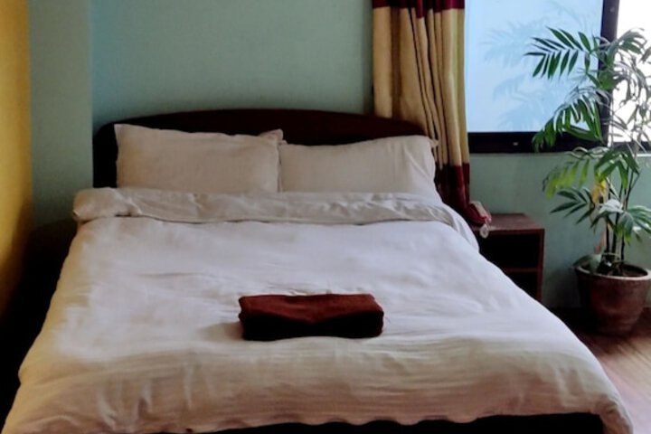 Room 9 of 25