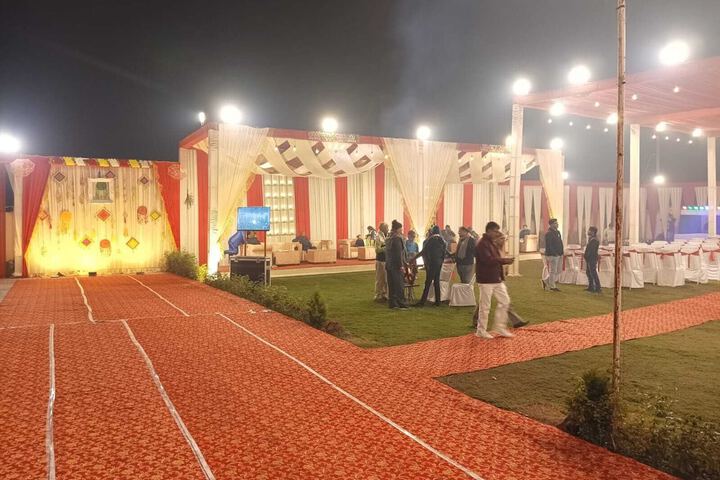 Ballroom/Hall 32 of 58