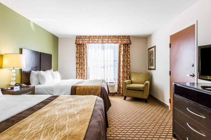 2 Queen Beds (2 of 18)