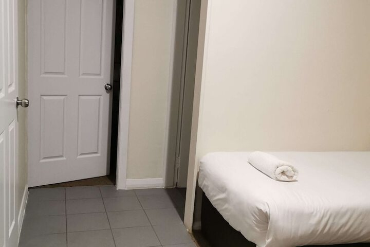 Room 8 of 40