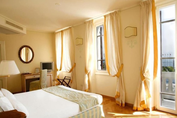 Room 7 of 53