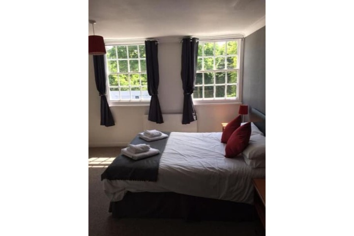 Room 7 of 28
