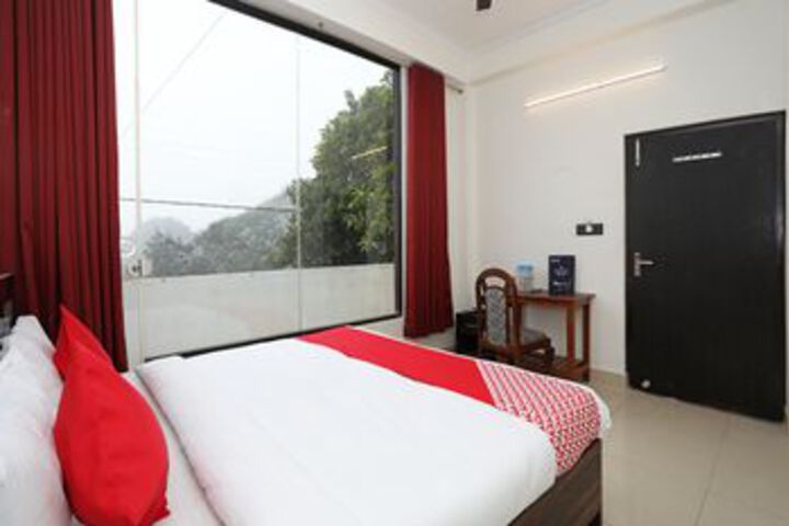 Room 4 of 20