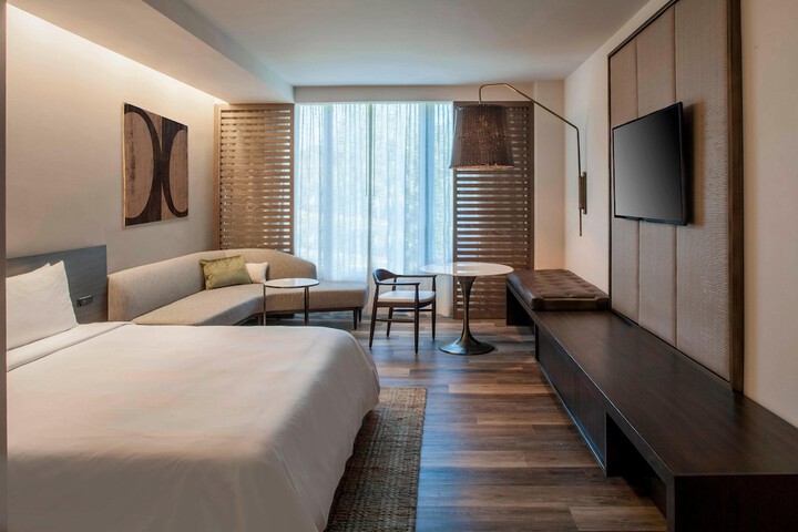 Room 18 of 199