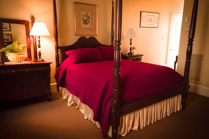 Room 25 of 142