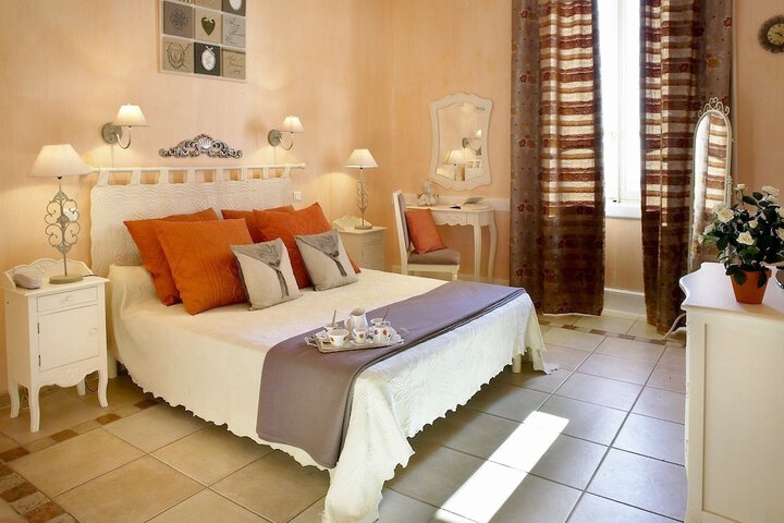 Room 9 of 80