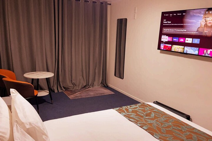 Room 10 of 26