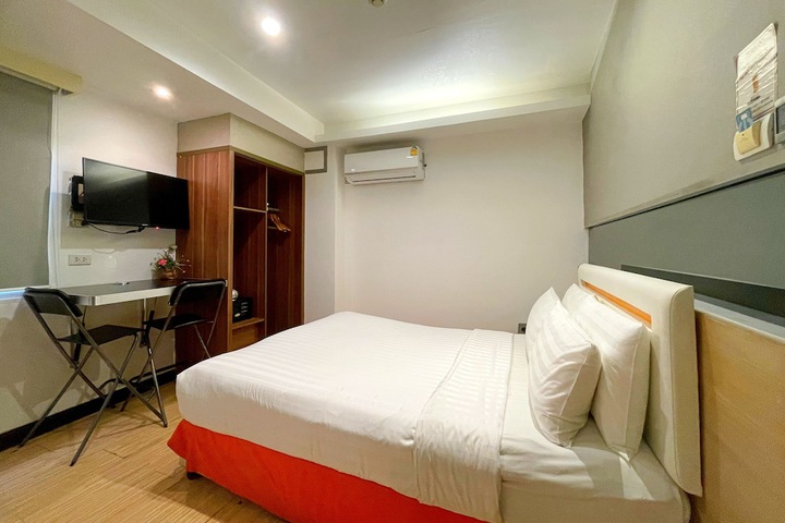 Room 10 of 31