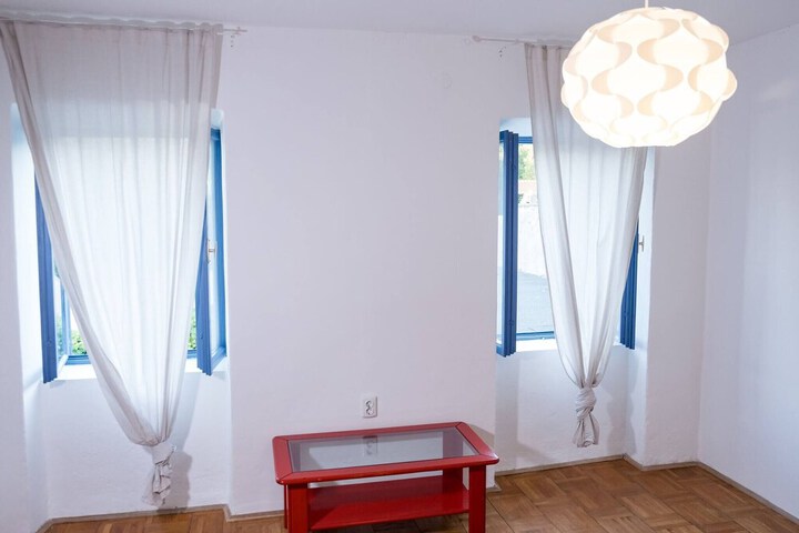 Room 4 of 27