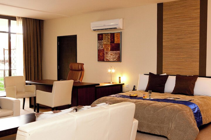 Room 10 of 42