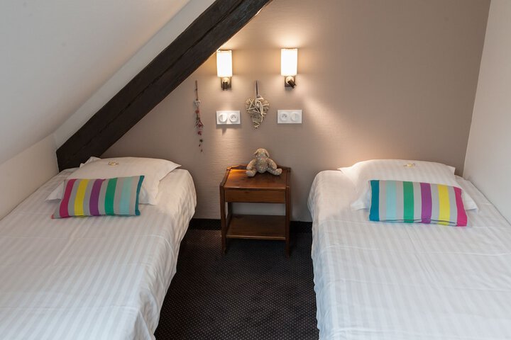 Room 12 of 96