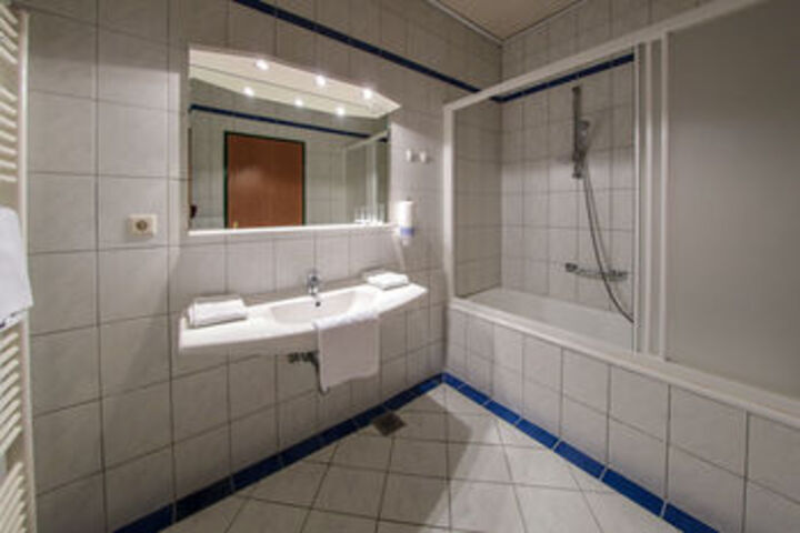 Room 2 of 23
