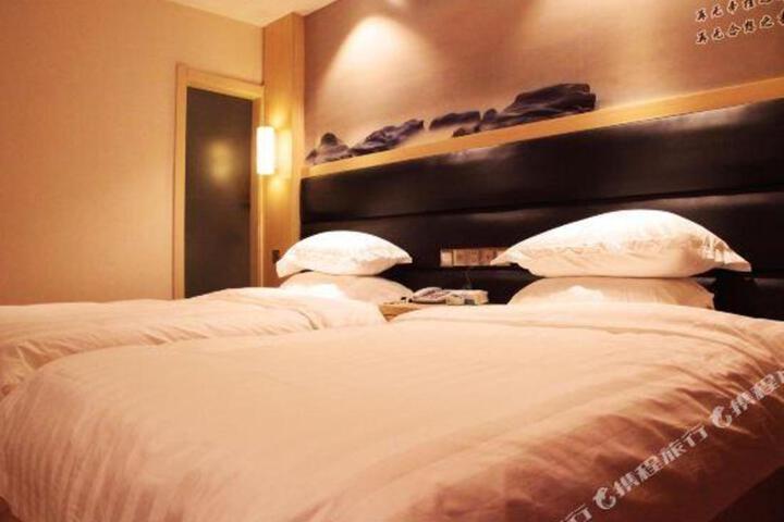 Junyi Hotel (Yangzhou Gaoyou Wenyou Road)