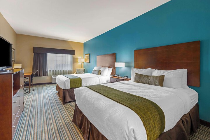 2 Queen Beds Microwave and Refrigerator 39 Inch Led Television High Speed Internet Full Breakfast (7 of 14)