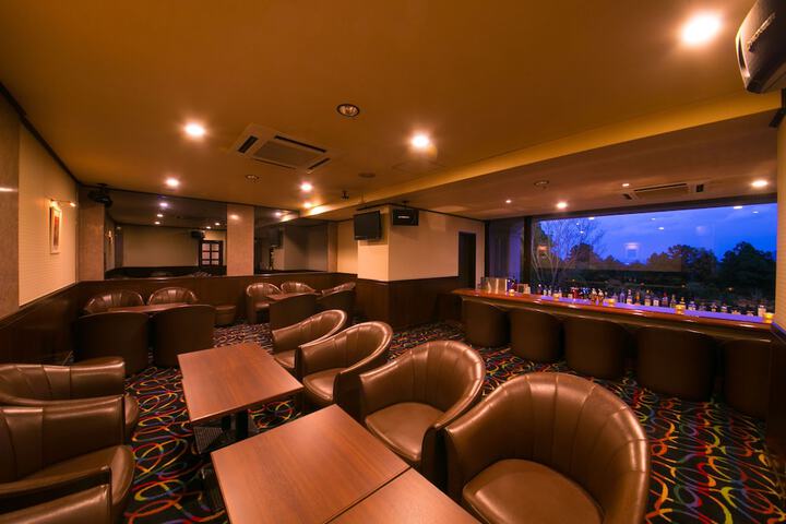 Lounge 36 of 43