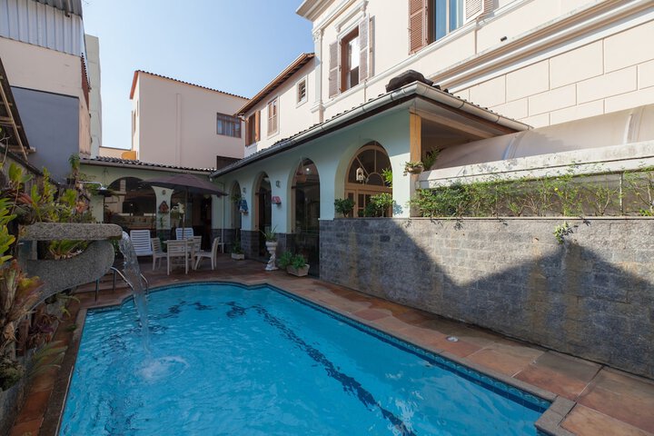 Pool 10 of 18