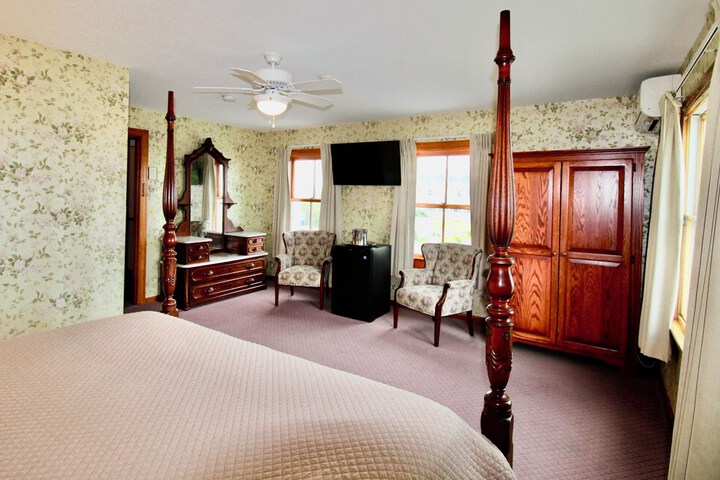 Room 38 of 100