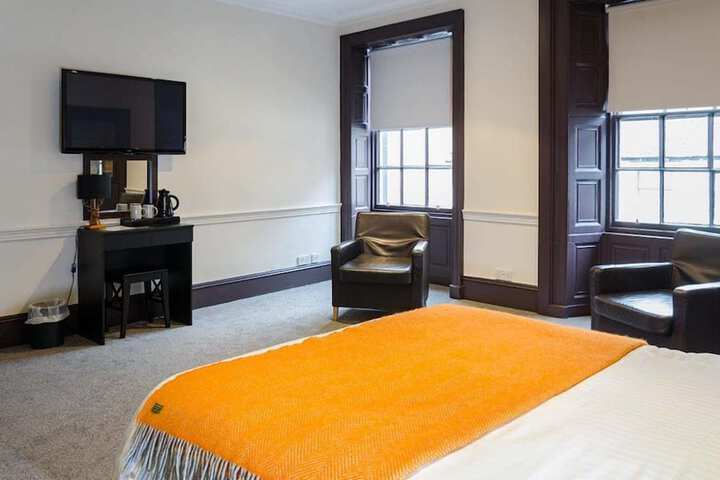 Room 11 of 34
