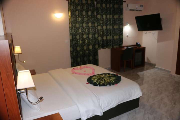 Room 21 of 38