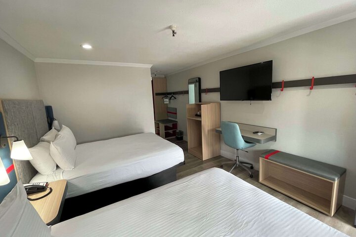 2 Queen Beds Microwave and Refrigerator Full Breakfast (15 of 15)