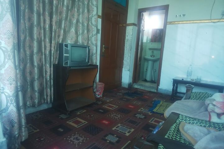 Room 4 of 13